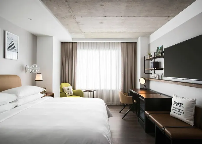 Club King Room