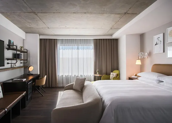 Corner King Room