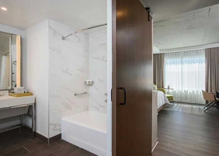 King Room Mobility or hearing accessible